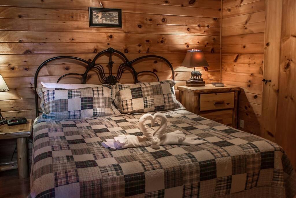 Holly Tree Hideaway - Semi Secluded Mtn Setting Villa Sevierville Exterior photo